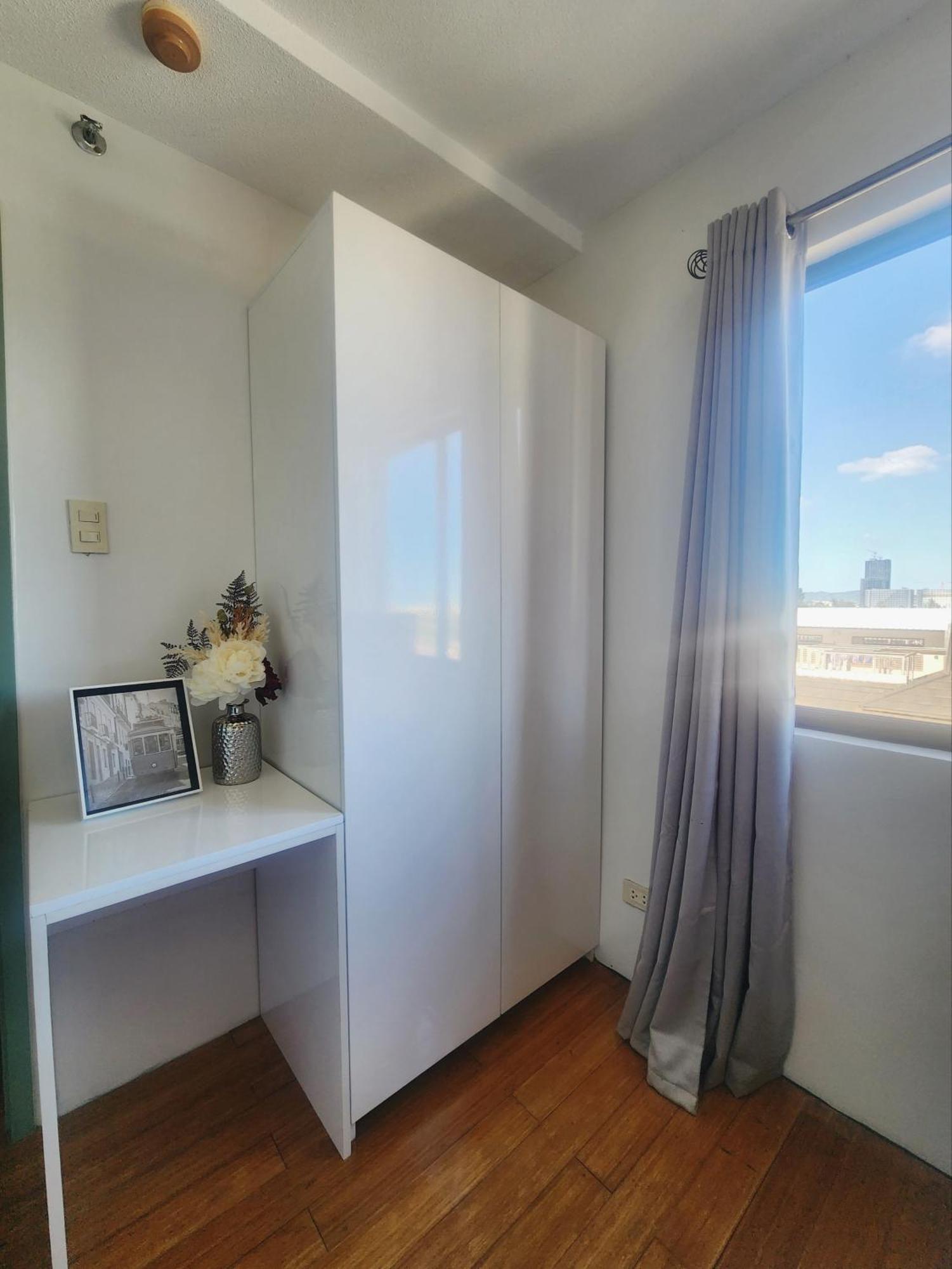 One Oasis 2 And 1 Living Near It Park Next To Golf Course Apartment Cebu